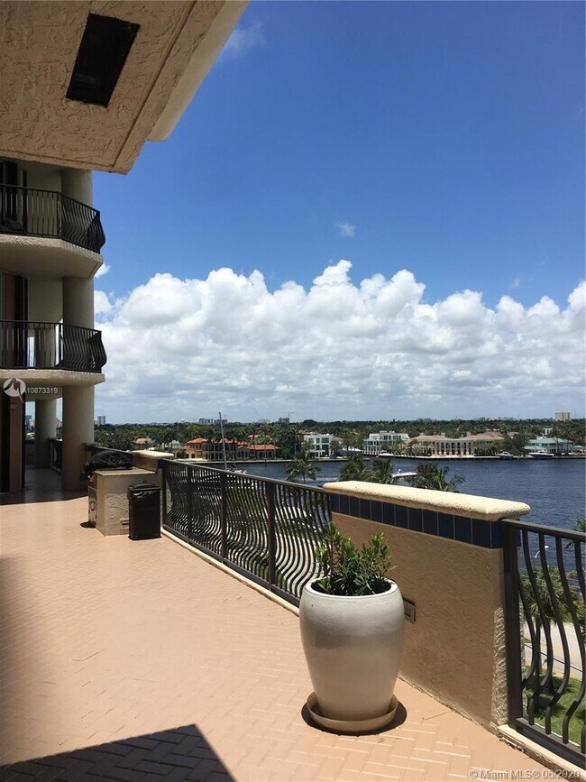 Building Photo - 100 S Birch Rd