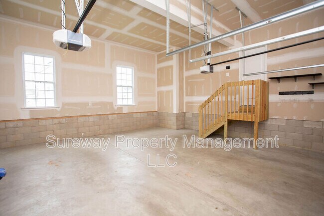Building Photo - 1 Tweentown Cl
