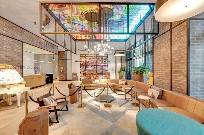 Building Photo - 121 NE 34th St