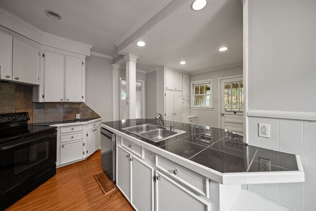 Building Photo - 5110 Lee Ave