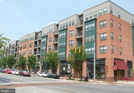 Shops and Restaurants Around the Corner - 103 E 32nd St