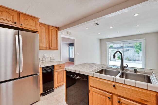 Building Photo - 6651 Bunker Hill Ct