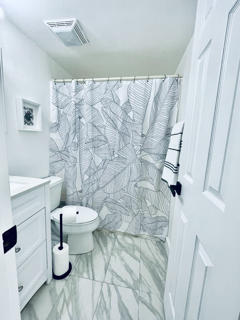 GUEST BATHROOM - 4158 Tamiami Trl