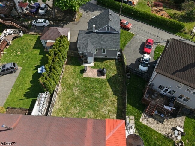 Building Photo - 3 Plane St