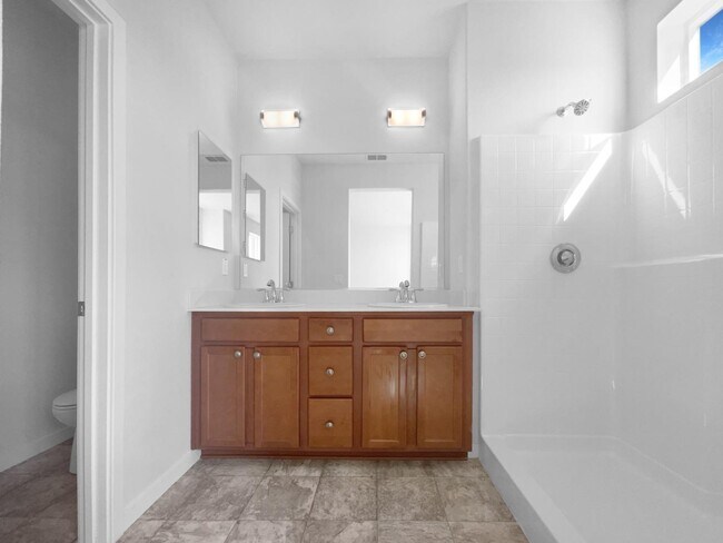 Building Photo - 3234 Bridgeway Dr