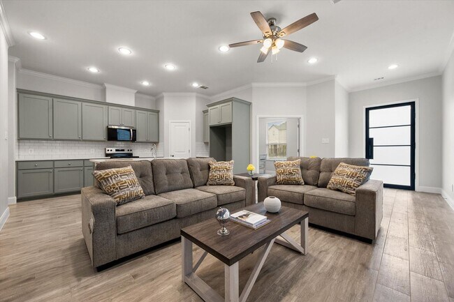 Building Photo - Brand New Luxury Townhouse in West Arlington