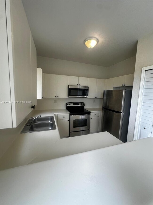 Building Photo - 2912 SE 15th Rd