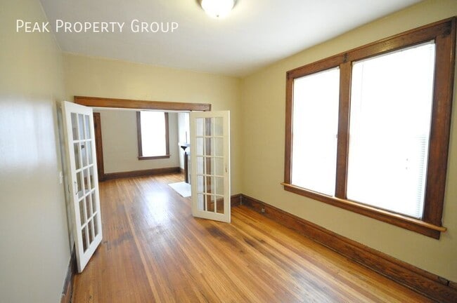 Building Photo - 404 E Northwood Ave