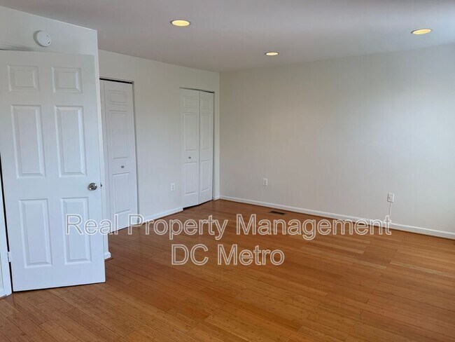 Building Photo - 1125 Harvard St NW