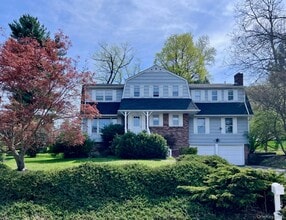 Building Photo - 14 Powder Horn Way