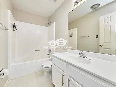 Building Photo - 15675 Ferncreek Dr