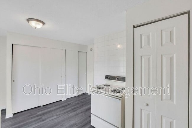 Building Photo - 861 Kingsford Rd