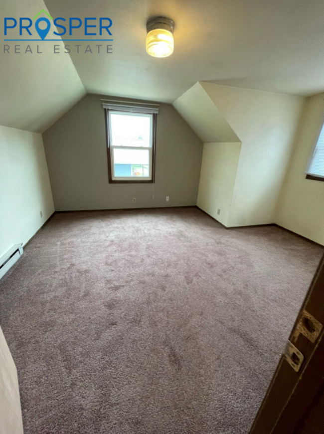 Building Photo - Great 4 Bedroom Close to Water Street. Wil...