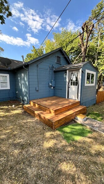 Building Photo - 4631 E 4th Pl