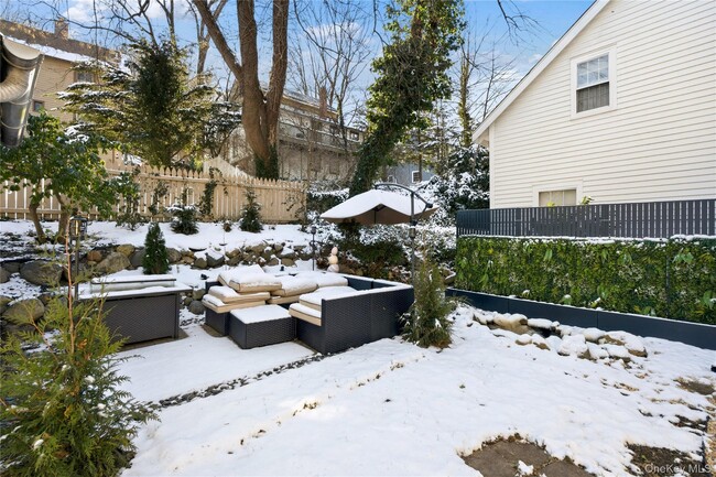 Building Photo - 15 Hicks St