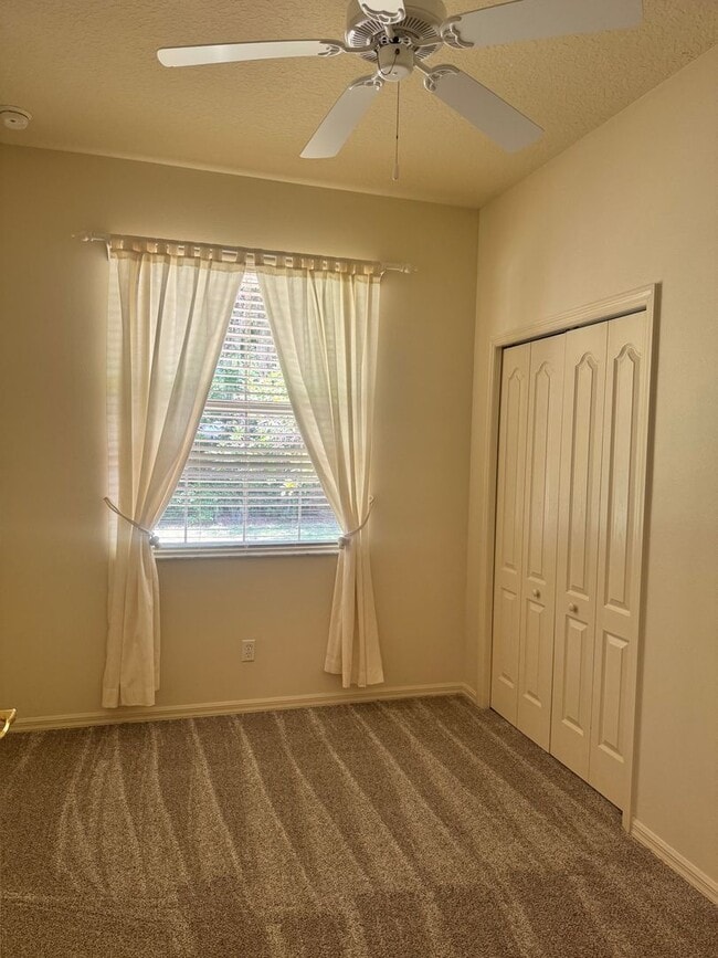 Building Photo - Beautiful 5 bed 3 bath POOL Home For Lease!