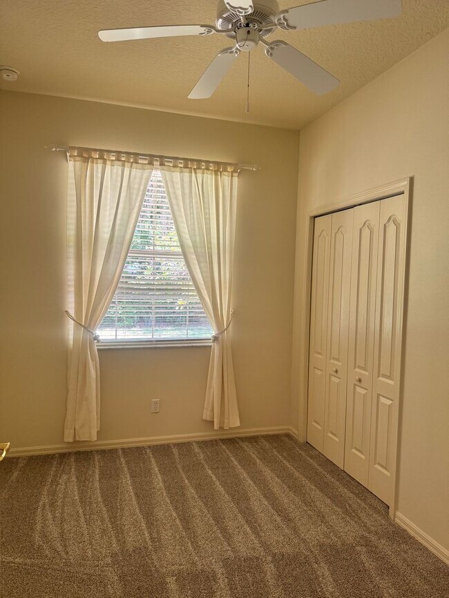 Building Photo - Private screened in POOL HOME!