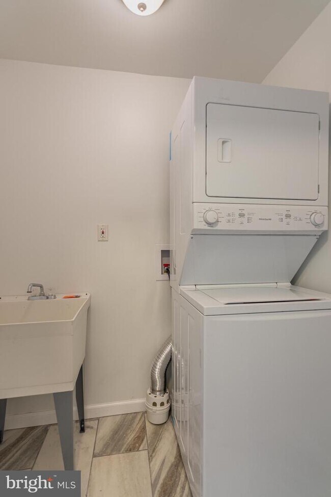 Building Photo - 9306 Westphalia Rd