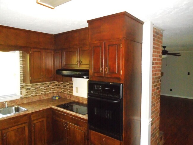 Building Photo - 7204 Standish Ct