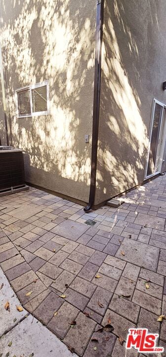 Building Photo - 2041 Linnington Ave