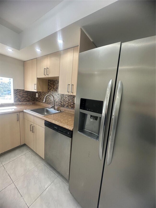 Building Photo - 250 180th Dr