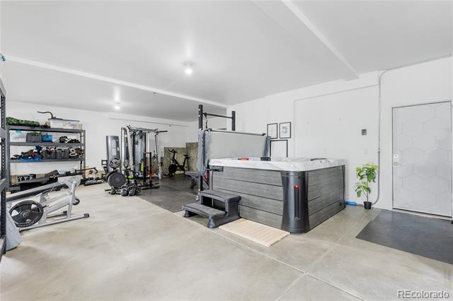 Building Photo - 1400 W Alaska Pl