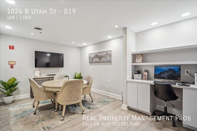 Building Photo - 1024 N Utah St