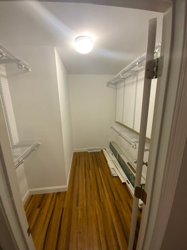 Master closet - 996 Tamara Dr