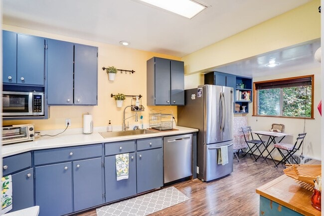 Building Photo - Charming 3 bed, 2 bath Craftsman Cottage in the Heart of Oak Grove