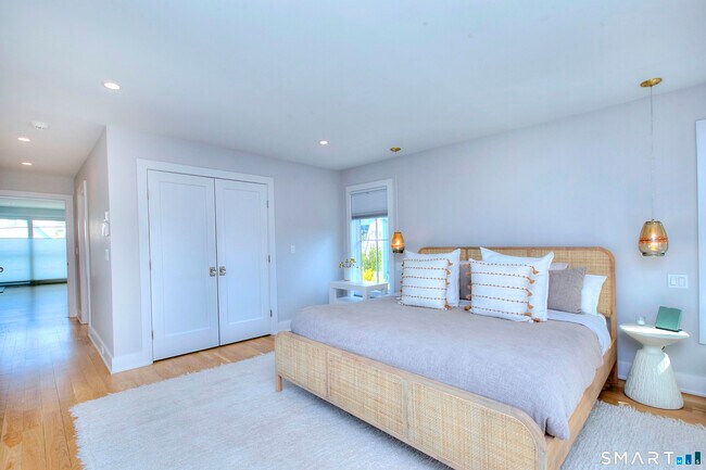 Building Photo - 26 Island Way