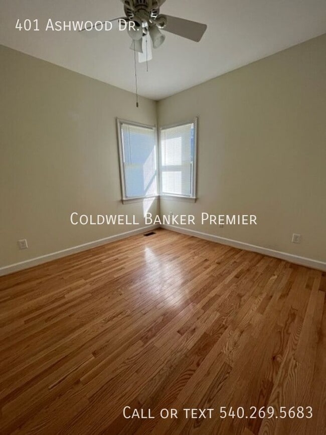 Building Photo - 401 Ashwood Dr