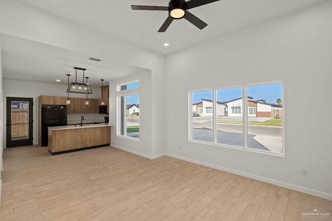 Building Photo - 14 Hidalgo Cir