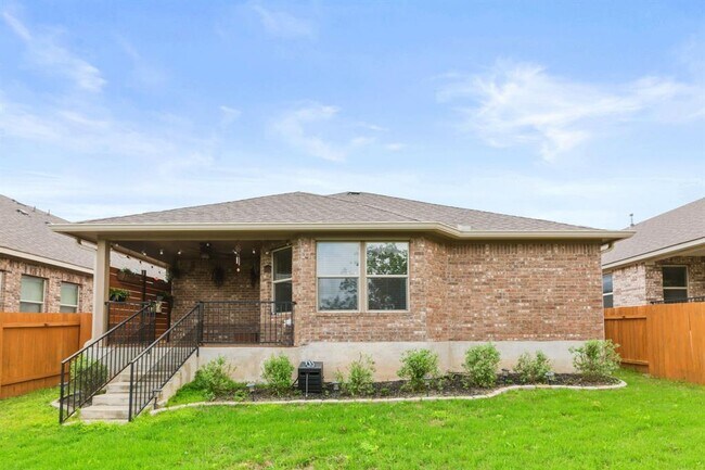 Building Photo - 5809 Scenic Lake Dr