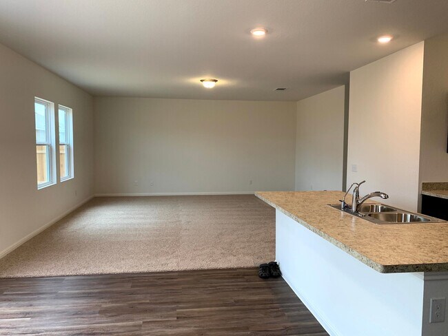 Building Photo - 178 Shiro Dr