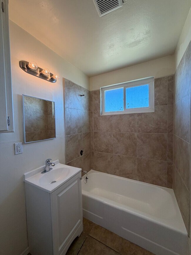 Building Photo - P363