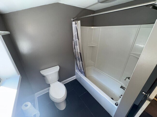 Building Photo - Charming 3 bedroom 2 bath in Porters Corner #