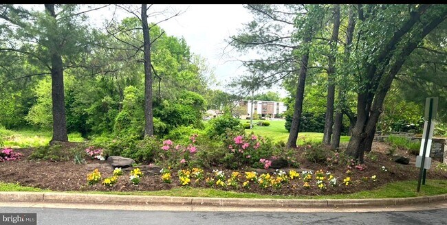 Building Photo - 100 Westwick Ct