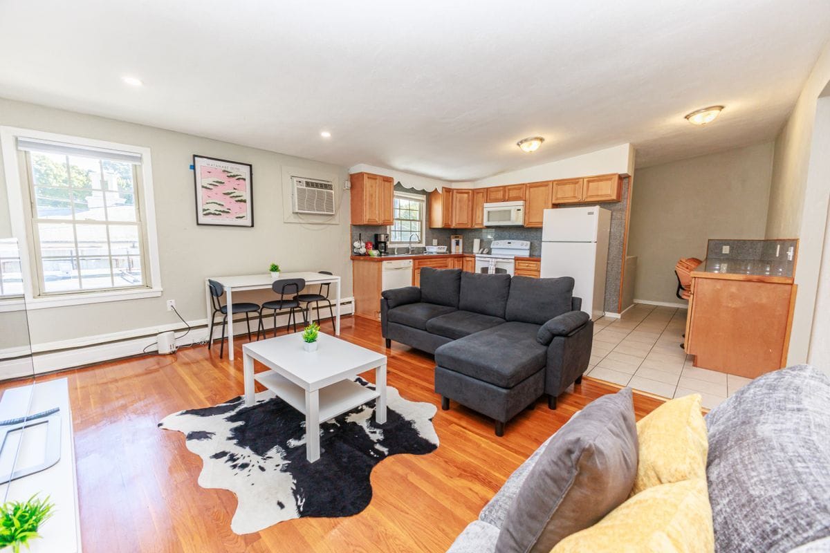 Building Photo - 37 Smith St