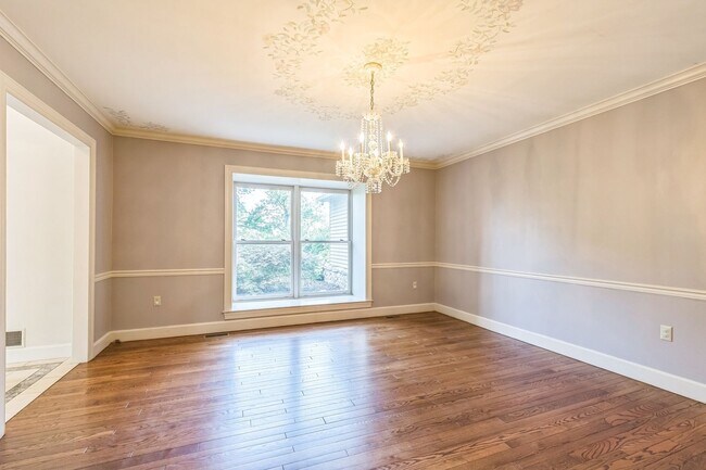 Building Photo - Spacious 5BR House in Pottstown