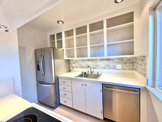 Building Photo - Vacation living every day. 2Bed/2Bath