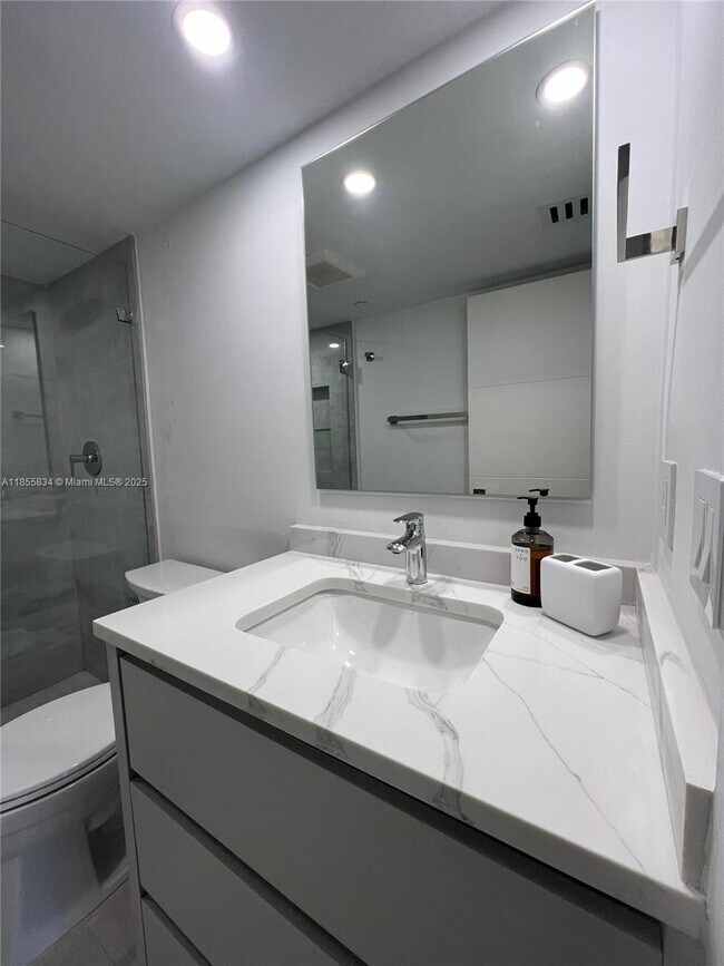 Building Photo - 251 Crandon Blvd