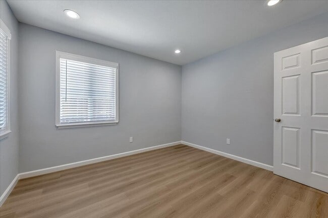 Building Photo - 3360 Warburton Ave