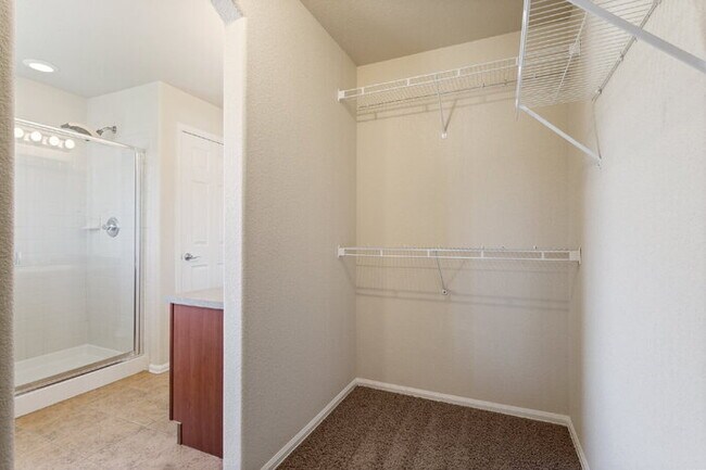 Building Photo - Spacious End-Unit Townhome with Greenbelt Views and Detached 2-Car Garage