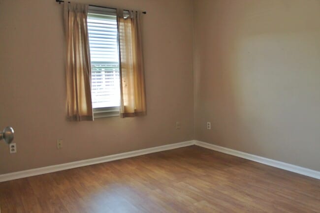 Building Photo - Adorable 3-Bedroom Ranch w/Community Pool,...