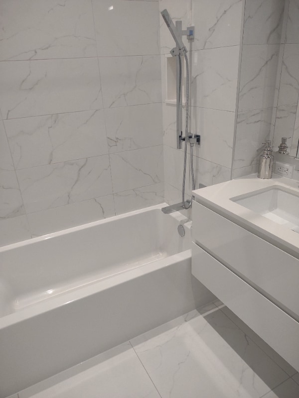 Building Photo - E. 44th St ,3rd Ave