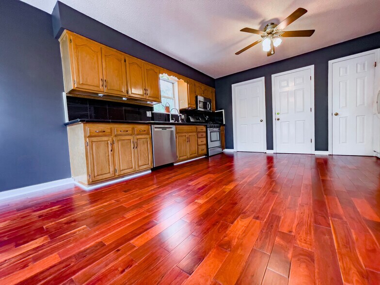 Large Open Kitchen - 5421 NW Walden Dr