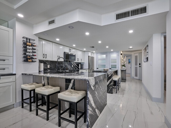 Building Photo - 5051 N Hwy A1A