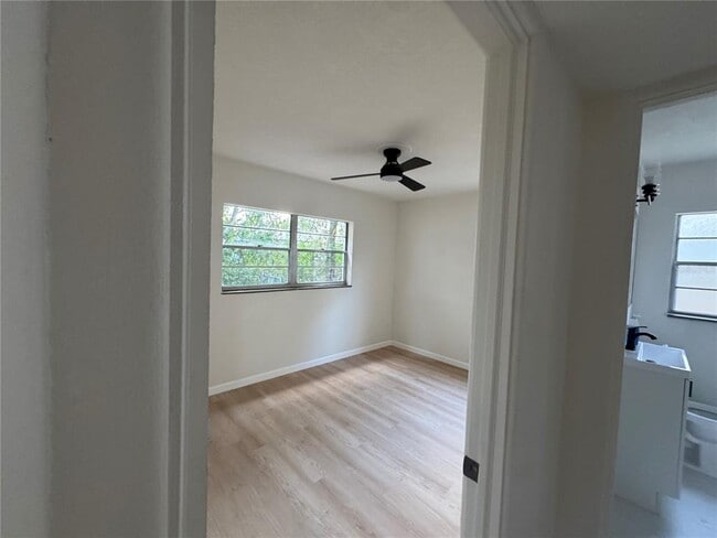 Building Photo - 2580 Euston Rd