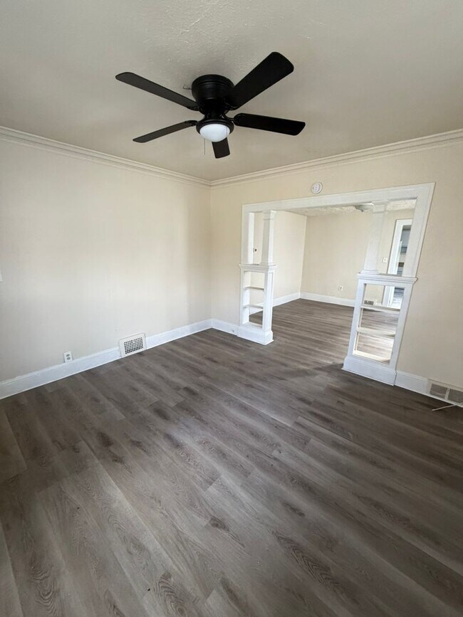 Building Photo - 12706 Parkhill Ave