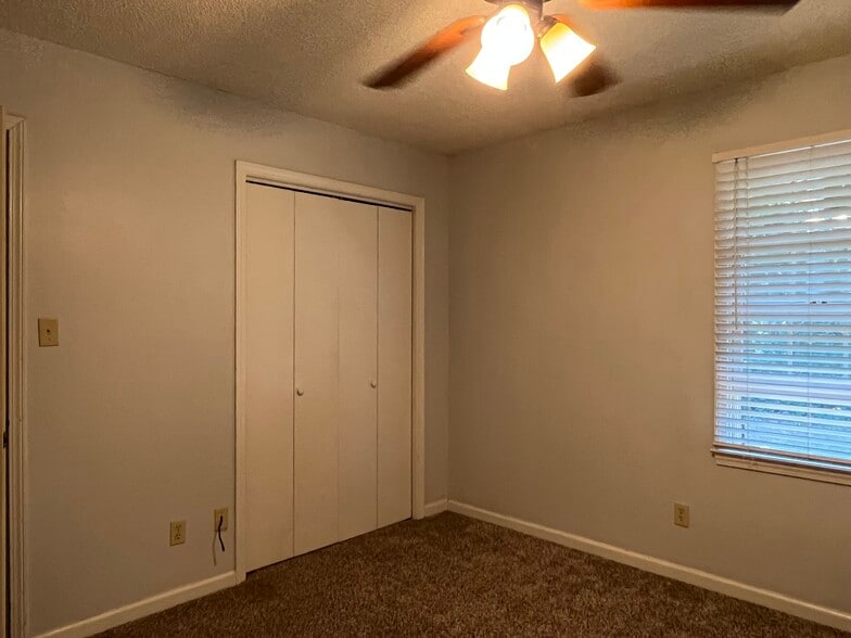 Building Photo - 2263 Forest Acres Dr